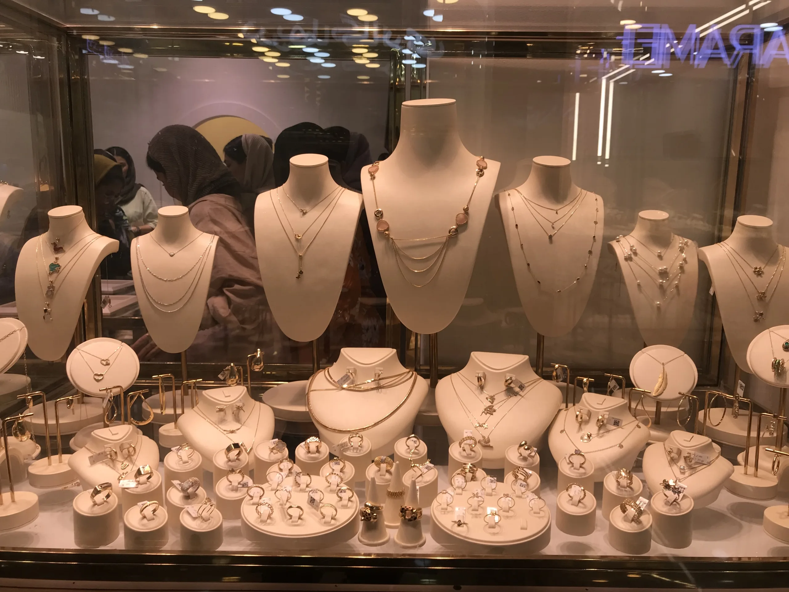کدهای حک شده روی طلا سینری گلد گالری کدهای حک شده روی طلا2