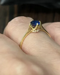 خانه سینری گلد گالری انگشتر سولیتر کویین آبی